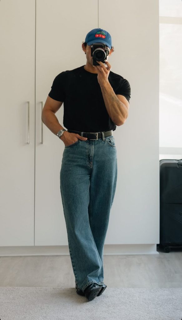 What Shoes Go Best With Streetwear Outfits? 42c17bc54de1764098ea5ed9382c655d 583x1024