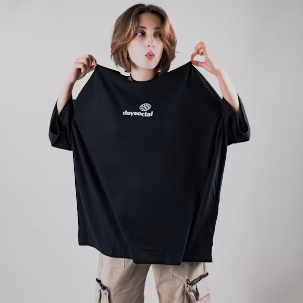 Oversized T-Shirt vs Drop-Shoulder T-Shirt: What’s the Difference? Photo 1661110546797 D86cc72a2765 1
