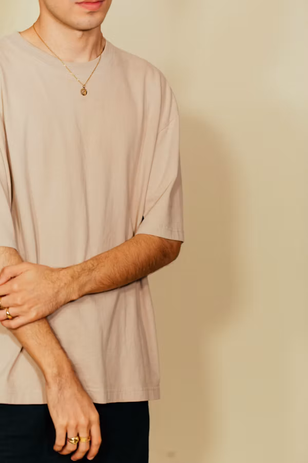 Oversized T-Shirt vs Drop-Shoulder T-Shirt: What’s the Difference? Premium Photo 1671656349262 1e1d3e09735c