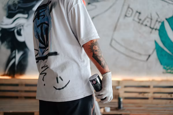 The Essential T-Shirts Every Wardrobe Should Have Premium Photo 1692650759832 4d674420e5e7
